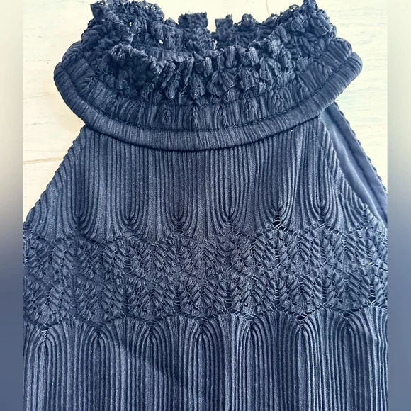 Cable & Gauge sleeveless black top. Size S high collar with 2 metal buttons NWT - Picture 4 of 6